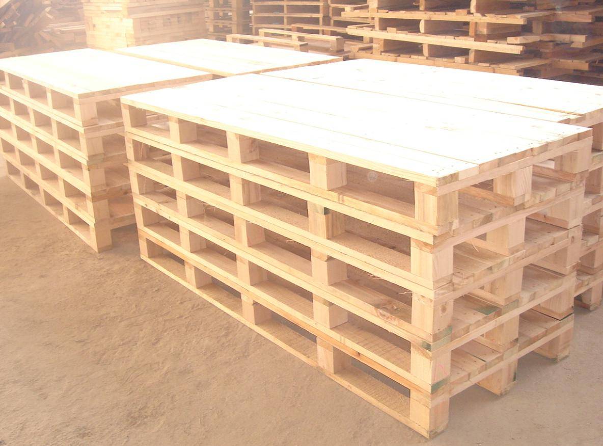 Dimensions of wooden pallets